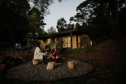 Healesville Mud Brick Hideaway House in Badger Creek