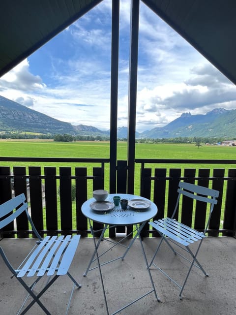 Dining area, Lake view, Mountain view