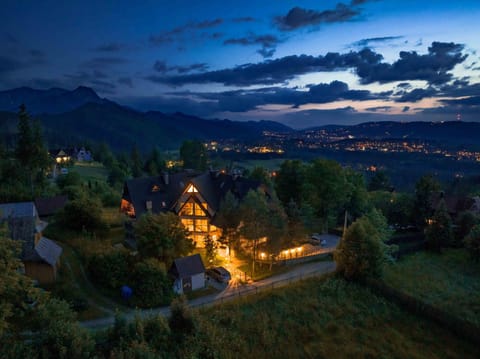 Property building, Night, Neighbourhood, Natural landscape, Bird's eye view, Mountain view