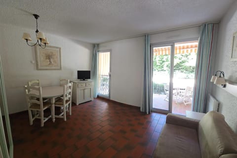 Cozy studio with balcony and communal pool Apartment in Saint-Tropez