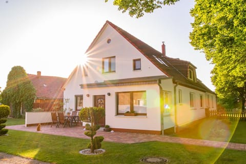 Property building, Garden, Balcony/Terrace, Garden view