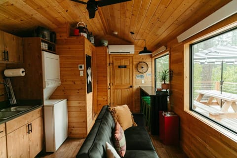 View (from property/room), Living room, washing machine, dryer, kitchen