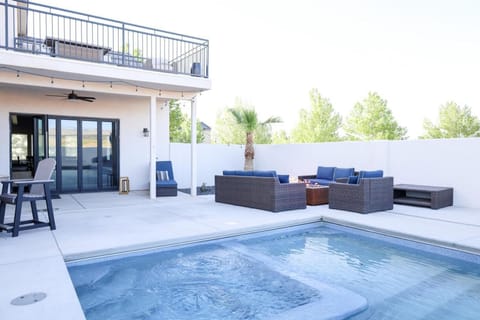 Balcony/Terrace, Swimming pool