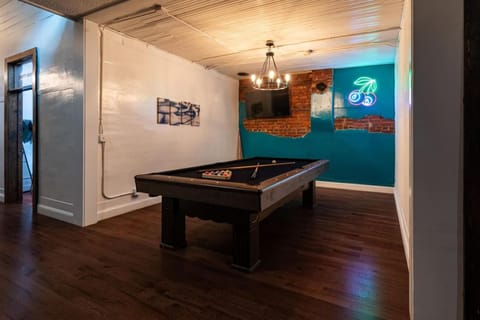 Billiard, Game Room