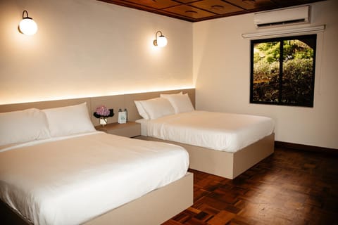 Bed, Photo of the whole room, Bedroom, air conditioner