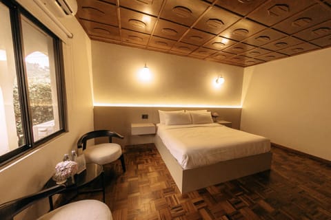 Bed, Living room, Photo of the whole room, Seating area, Bedroom, air conditioner