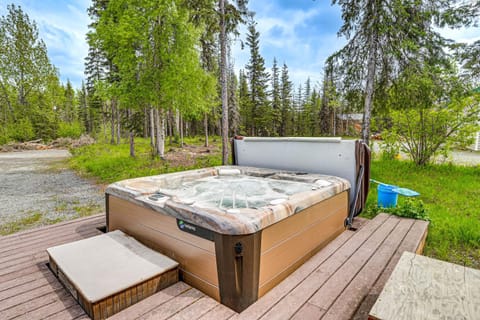 Roomy Log Cabin with Hot Tub, Walk to Kenai River! Maison in Ridgeway