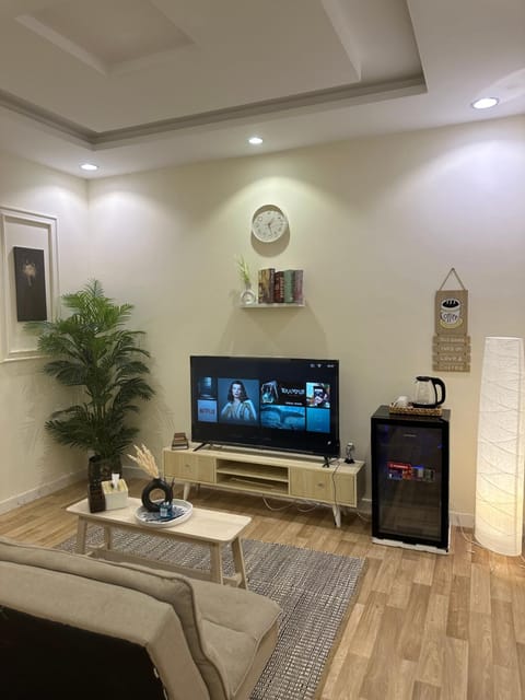 TV and multimedia, Living room, Seating area, Evening entertainment