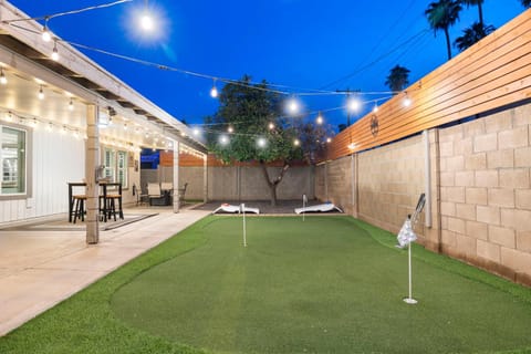 Sanctuary W Hot Tub, Fire Pit, & Dog Friendly House in Tempe