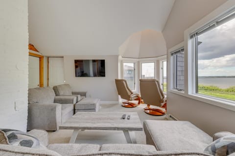 Water-View Beach House in Truro, Great for Groups! Maison in North Truro