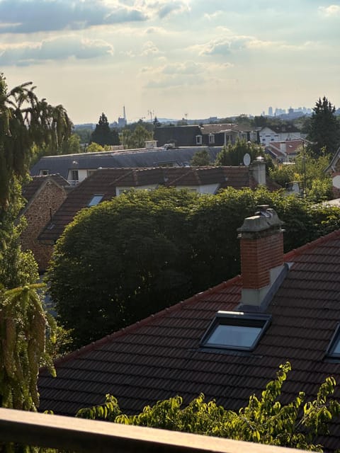 Studio vue sur la Tour Eiffel Apartment in Nogent-sur-Marne