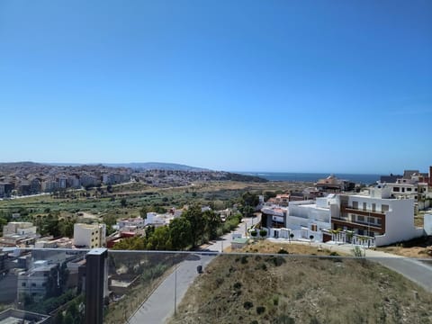 Duplexe neuf et moderne dans petite résidence avec piscine sur le toit Apartment in Tangier