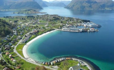 Sjarmerende hus i havgapet i Selje House in Vestland