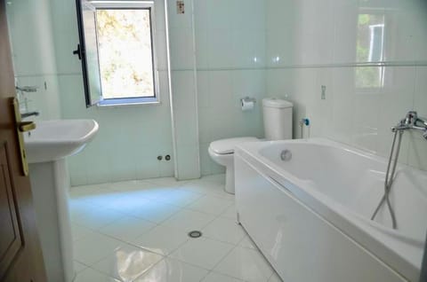 Sun House House in Vlorë