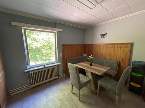 Seating area, Dining area, kitchen