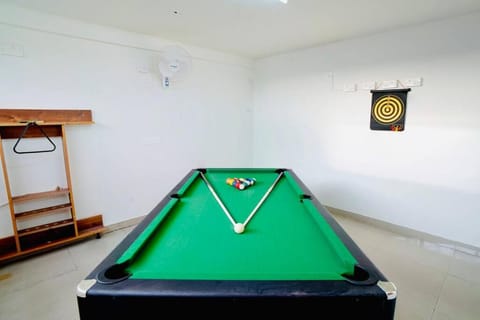 Billiard, Game Room