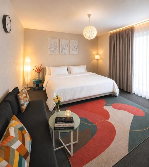 Bed, Photo of the whole room, Seating area, Bedroom