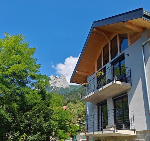 View (from property/room), Balcony/Terrace, Mountain view