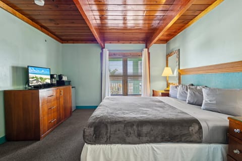 Oceanfront Inn, Partial Ocean View, King Bed, #8 Hotel in Fort Pierce