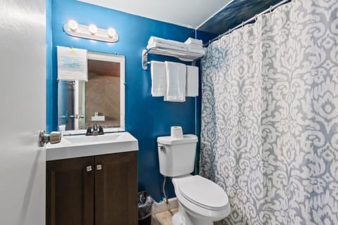 Oceanfront Inn, Inlet View, King Bed, #9 Hotel in Fort Pierce