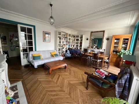 Paris style park view 5 bedrooms familly subway 6 Apartment in Paris