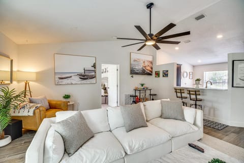 Dog-Friendly Sebastian Home about 9 Mi to Beaches! Casa in Sebastian