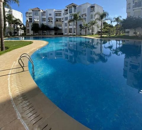 Property building, Day, Pool view, Swimming pool, sunbed