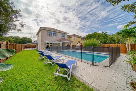 Patio, Pool view, Swimming pool