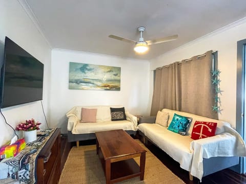 Cutie on the Beach - Beachfront - Pet Friendly - Sleeps 11 House in Toogoom