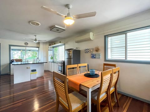 Cutie on the Beach - Beachfront - Pet Friendly - Sleeps 11 House in Toogoom