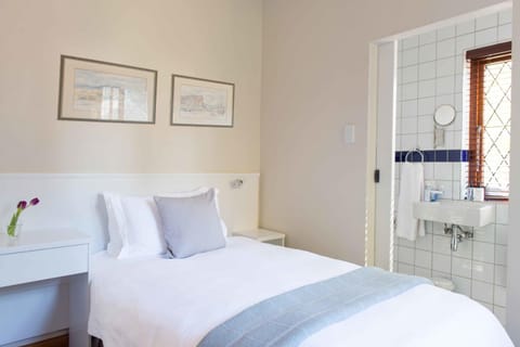 Knightsbury Guest House Bed and Breakfast in Cape Town