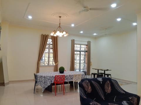 Unnie's Villa with 5 Bedroom complete with air conditioning House in Kedah