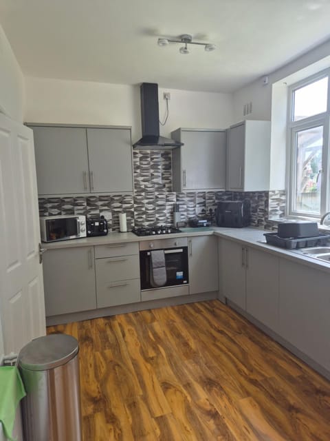 3 bed house - all amenities - Middleton House in Oldham District