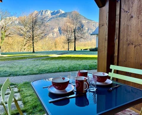 Patio, View (from property/room), Balcony/Terrace, Dining area, Garden view, Landmark view, Mountain view, furniture