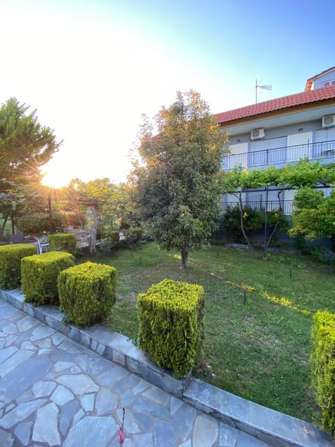 Property building, Spring, Day, Natural landscape, Garden, Garden view