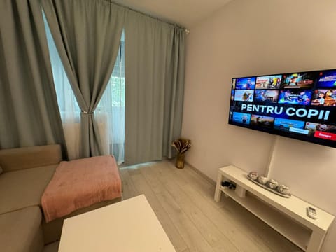 TV and multimedia, Living room, Seating area, Evening entertainment