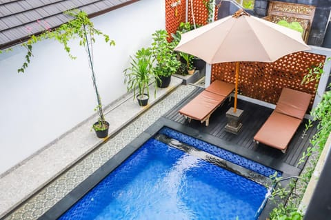 Pool view, Swimming pool, sunbed