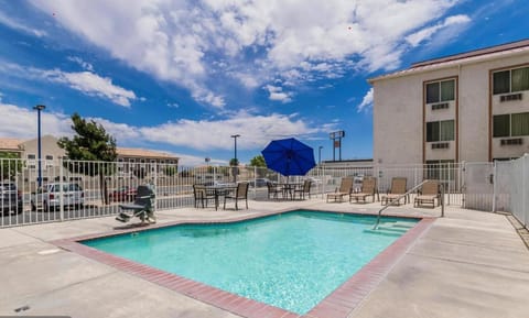 Property building, Natural landscape, Pool view