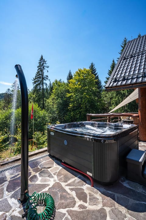 Shower, Natural landscape, Hot Tub, View (from property/room), Balcony/Terrace