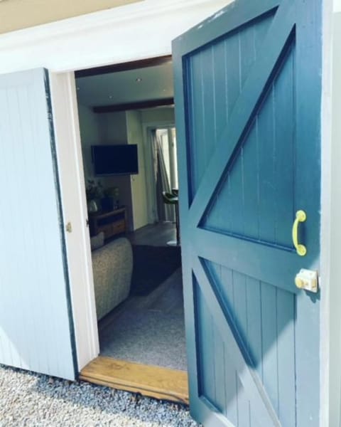 Cosy Couples Getaway - The Nook, set in 6 acres of private grounds House in England