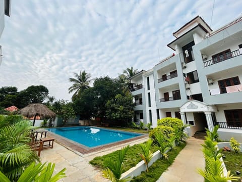 Property building, Garden, Pool view, Swimming pool