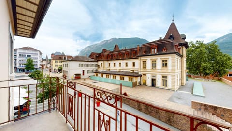 Balcony/Terrace, City view, Mountain view