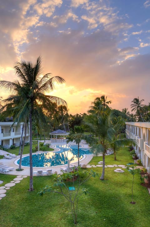 Day, Pool view, Swimming pool, sunbed