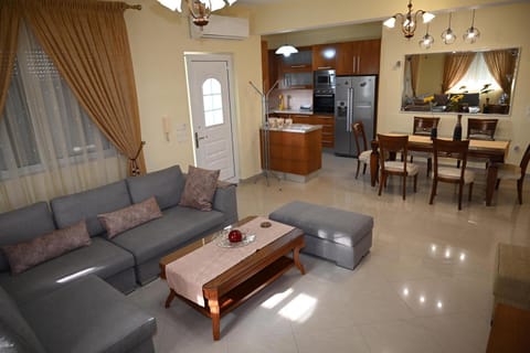 TV and multimedia, Kitchen or kitchenette, Living room, Dining area