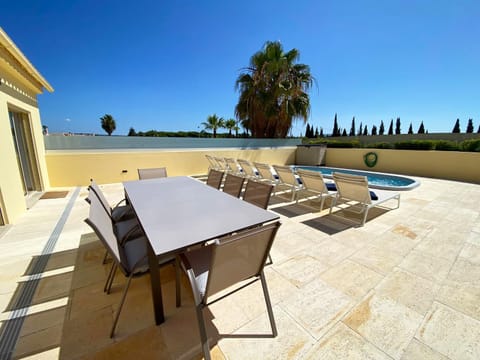 Patio, Dining area