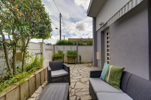 Maison de charme à Bacalan avec Terrasse Apartment in Bordeaux