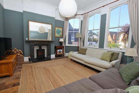 Edwardian 4 bed home - Tunnels Beach 2 mins away House in Ilfracombe