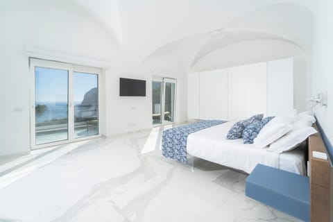 Bed, Bedroom, Sea view