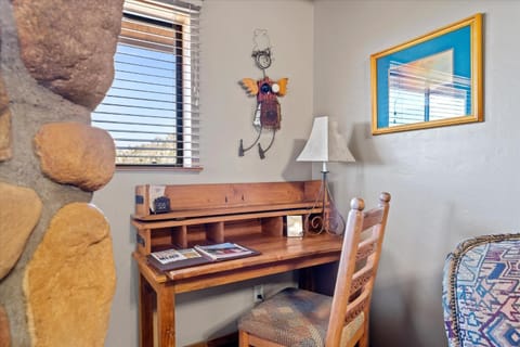 Adobe Village Studio Suite- Sundance condo Apartment in Village of Oak Creek