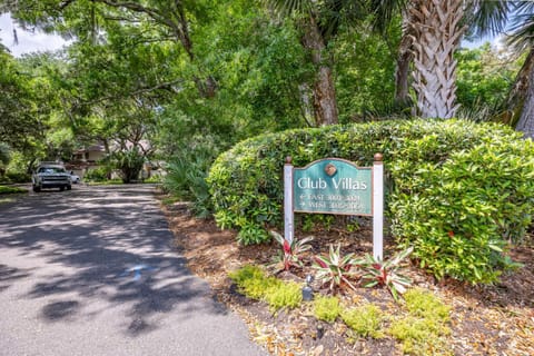 Neighbourhood, Natural landscape, Street view